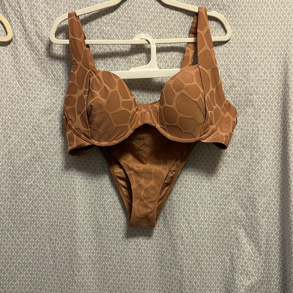 Printed Mono B bikini - Picture 1 of 3